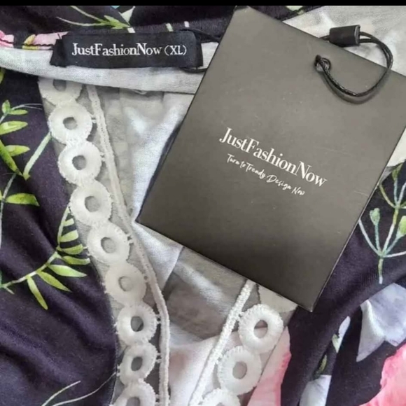 NWT Elegant Floral V-Neck Blouse ~XL - Picture 3 of 3